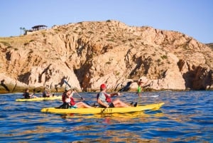 Los Cabos: Excursión en Kayak con Fondo de Cristal y Esnórquel en Dos Bahías