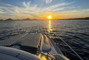 LOS CABOS: TOUR PRIVADO POR LA BAHÍA Y EL ARCO. YATES DE LUJO