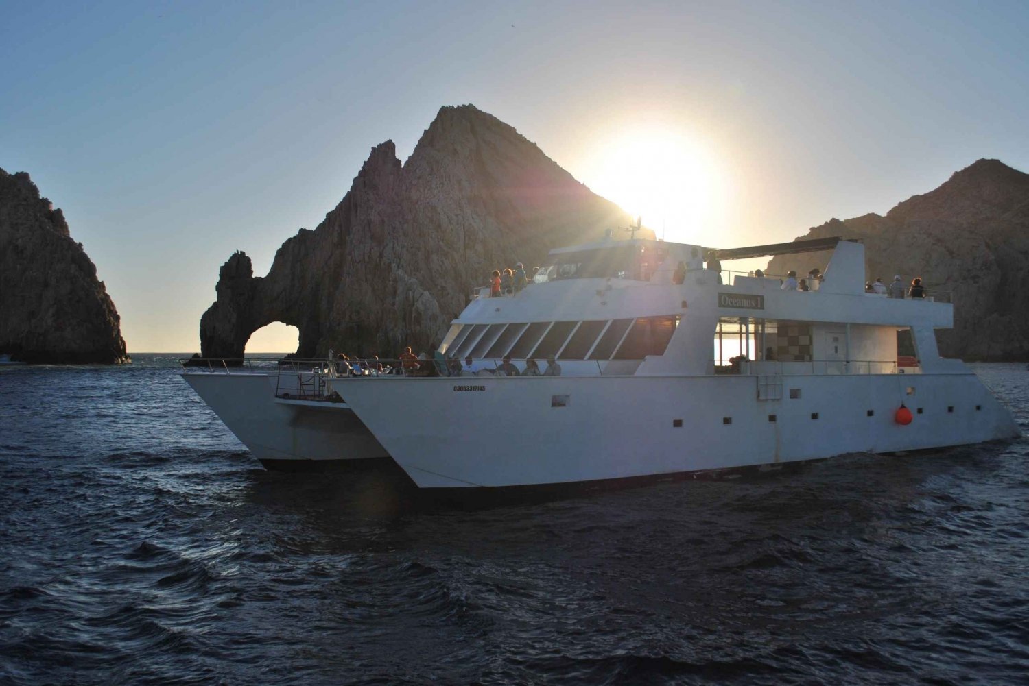 Cabo San Lucas: Sunset Dinner Cruise with Domestic Open Bar