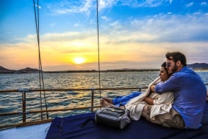 Cabo San Lucas: Sunset Yacht Cruise w/Chef Dinner & Open Bar