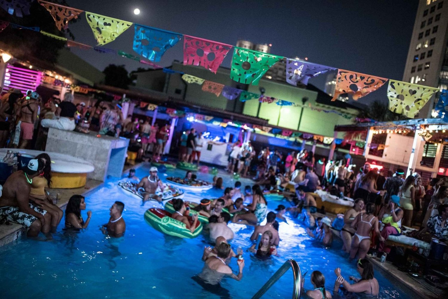 Mandala Beach Club De Noche