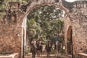 Merida: Hacienda Horseback Ride Experience