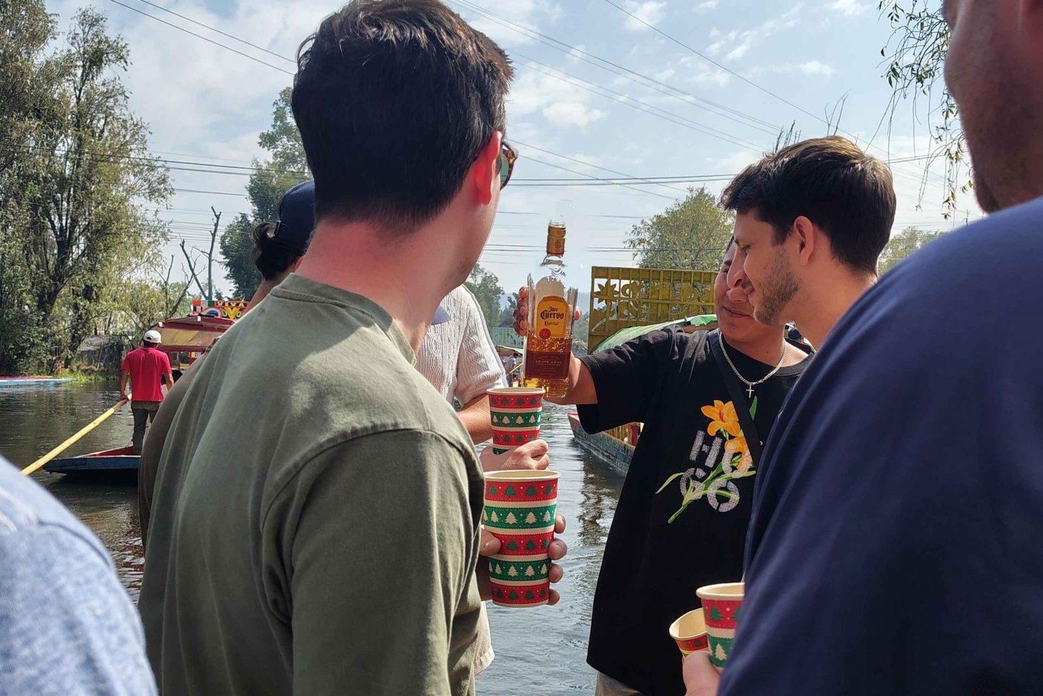 'Fiesta Mexicana Flotante en los canales de xochimilco'