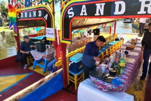 'Fiesta Mexicana Flotante en los canales de xochimilco'