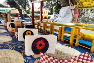 'Fiesta Mexicana Flotante en los canales de xochimilco'