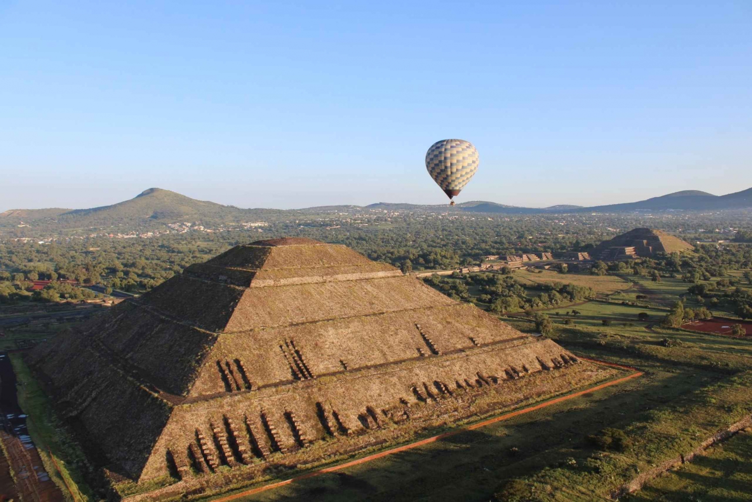 Mexico City: Air Balloon Flight & Breakfast in Natural Cave