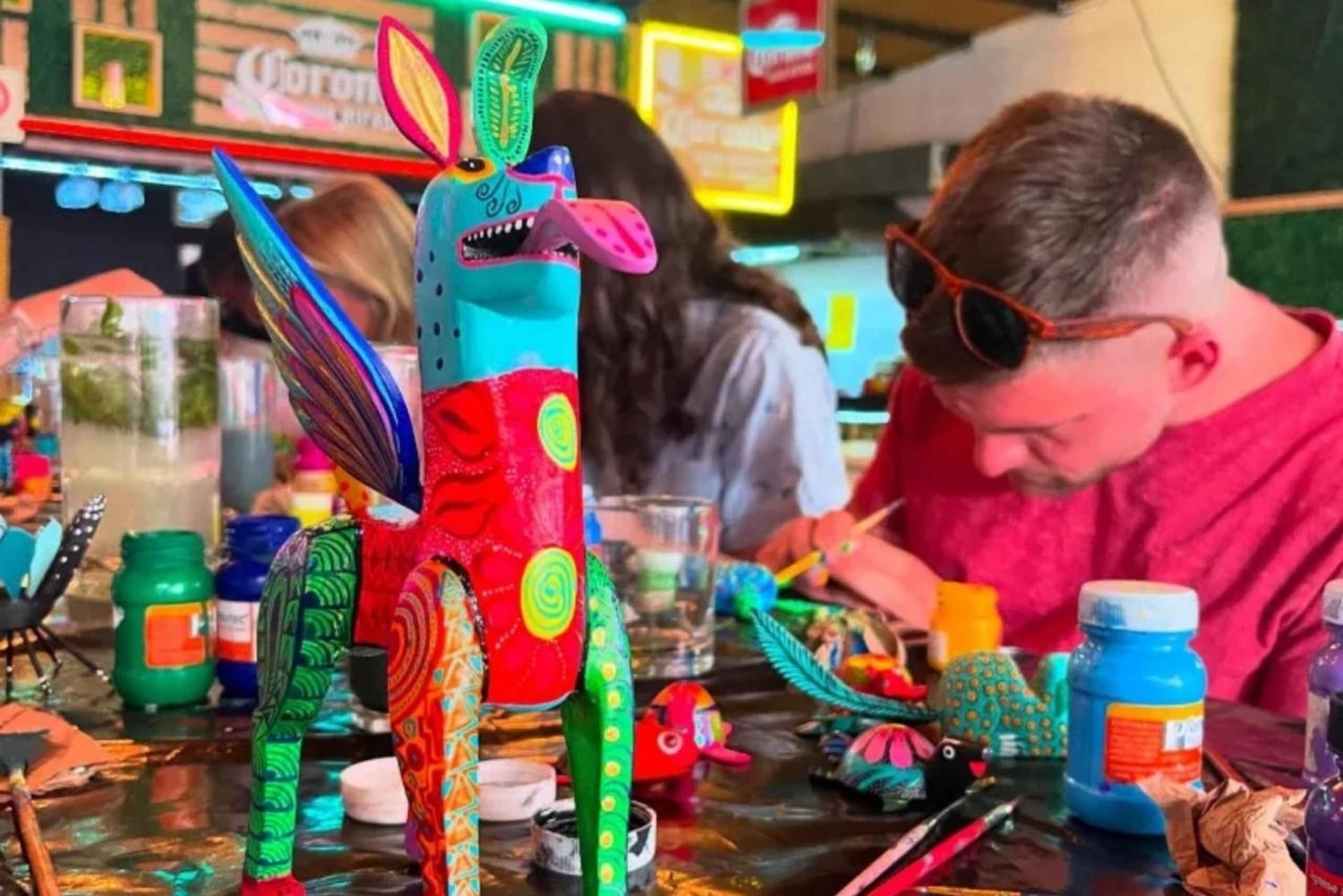 Ciudad de México: taller de pintura de alebrijes con churros