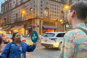 Tour a pie nocturno de Ciudad de México con Torre Latino opcional