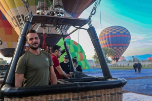 Ciudad de México: Vuelo en Globo, Desayuno en Cueva y Pirámides