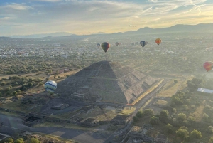 Ciudad de México: Vuelo en Globo, Desayuno en Cueva y Pirámides