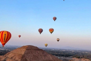 Ciudad de México: Vuelo en Globo, Desayuno en Cueva y Pirámides