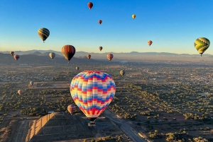 Ciudad de México: Vuelo en Globo, Desayuno en Cueva y Pirámides