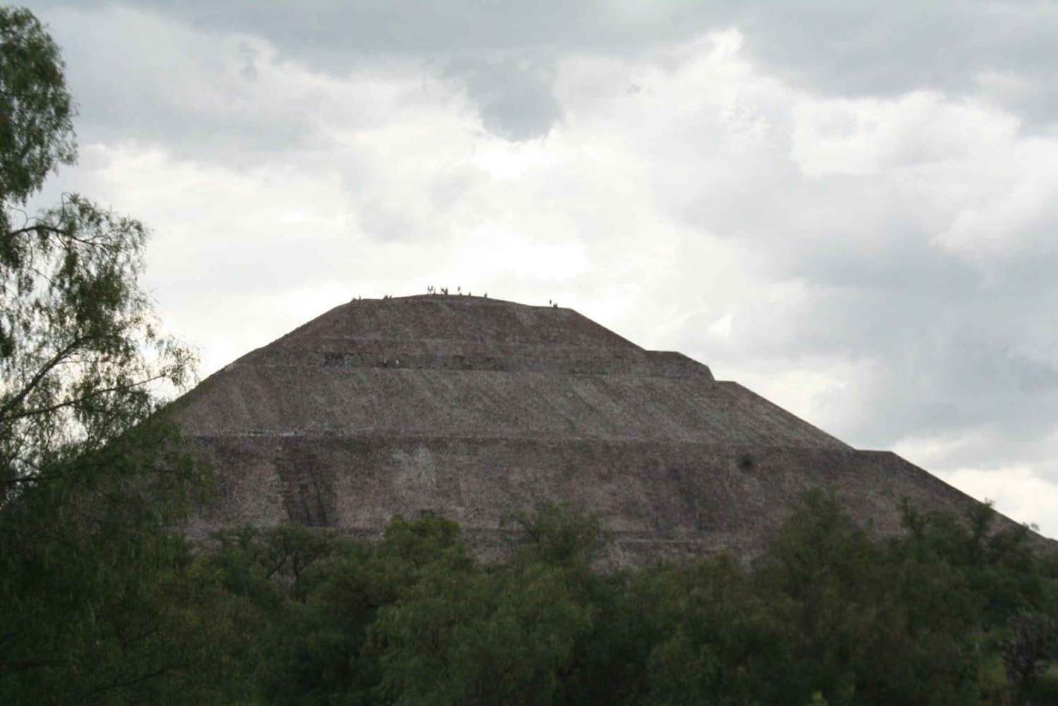 Mexico City: Basilica and Teotihuacan Pyramids Tour