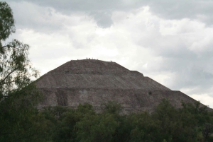 Mexico City: Basilica and Teotihuacan Pyramids Tour