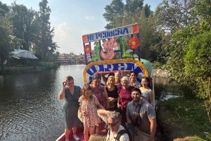 Mexico City: All Inclusive Boat Tour in Xochimilco