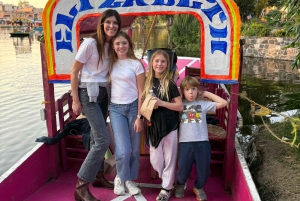 Mexico City: All Inclusive Boat Tour in Xochimilco