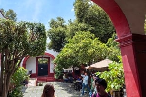 Mexico City: Coyoacán Tour, Frida Kahlo Museum & Breakfast