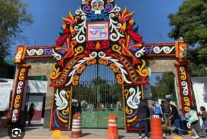 Mexico City: Day of the Dead Panteon Dolores Tour with Lunch