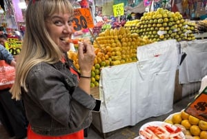 Mexico City: Food walking tour and makets