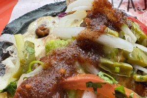 Mexico City: Food walking tour and makets