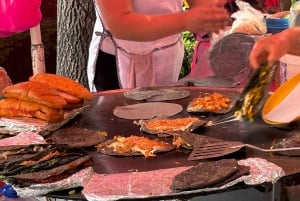 Mexico City: Food walking tour and makets