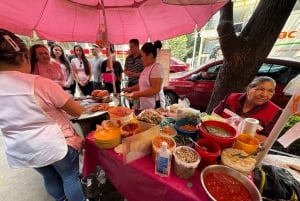 Mexico City: Food walking tour and makets