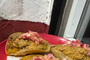 Mexico City: Food walking tour and makets