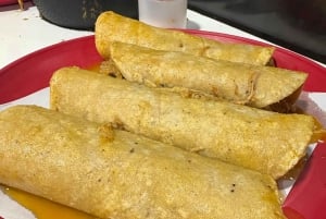 Mexico City: Food walking tour and makets