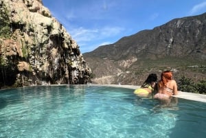 Ciudad de México: Grutas de Tolantongo, aguas termales y albercas naturales