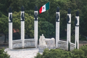 Mexico City: Guided Bike Tour of Chapultepec Park
