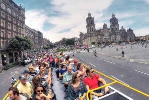 Mexico City: Hop-on Hop-off City Tour with Attractions