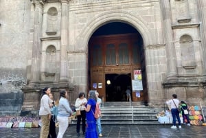 Mexico City: Intimate Frida Walking Tour & La Casa Azul.