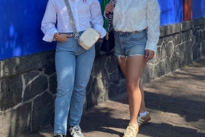 Mexico City: Intimate Frida Walking Tour & La Casa Azul.