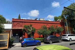 Mexico City: Intimate Frida Walking Tour & La Casa Azul.