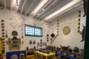 Mexico City: Intimate Frida Walking Tour & La Casa Azul.