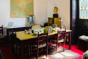 Mexico City: Intimate Frida Walking Tour & La Casa Azul.