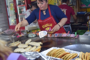 Mexico City: Food walking tour and makets