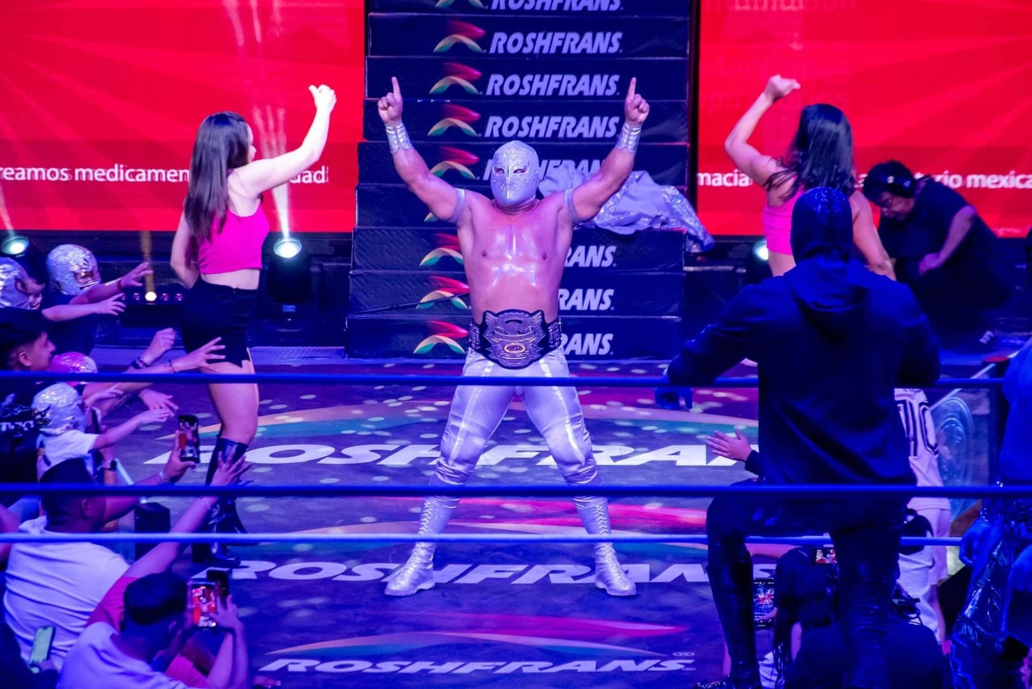 Mexico City: Local Walking Tour with Mezcal & Wrestling Show