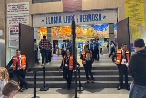 Mexico City: Lucha Libre Match with Ice Cream & Guide