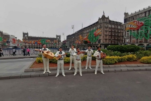 Ciudad de México: Tour nocturno con mariachis en autobús panorámico