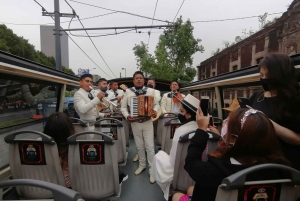 Ciudad de México: Tour nocturno con mariachis en autobús panorámico