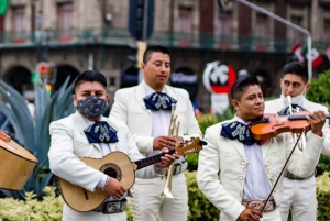 Ciudad de México: Tour nocturno con mariachis en autobús panorámico