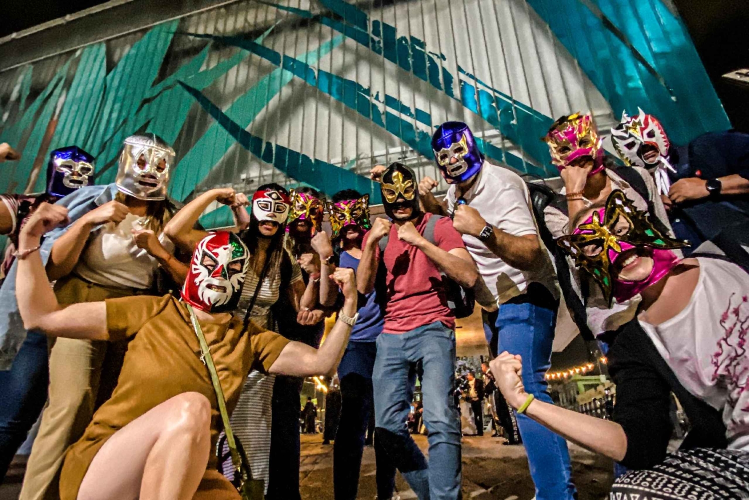 CDMX: Vida nocturna mexicana con Chupitos y Lucha Libre