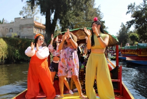 Xochimilco: paseo en barco y fiesta mexicana, con bebidas ilimitadas