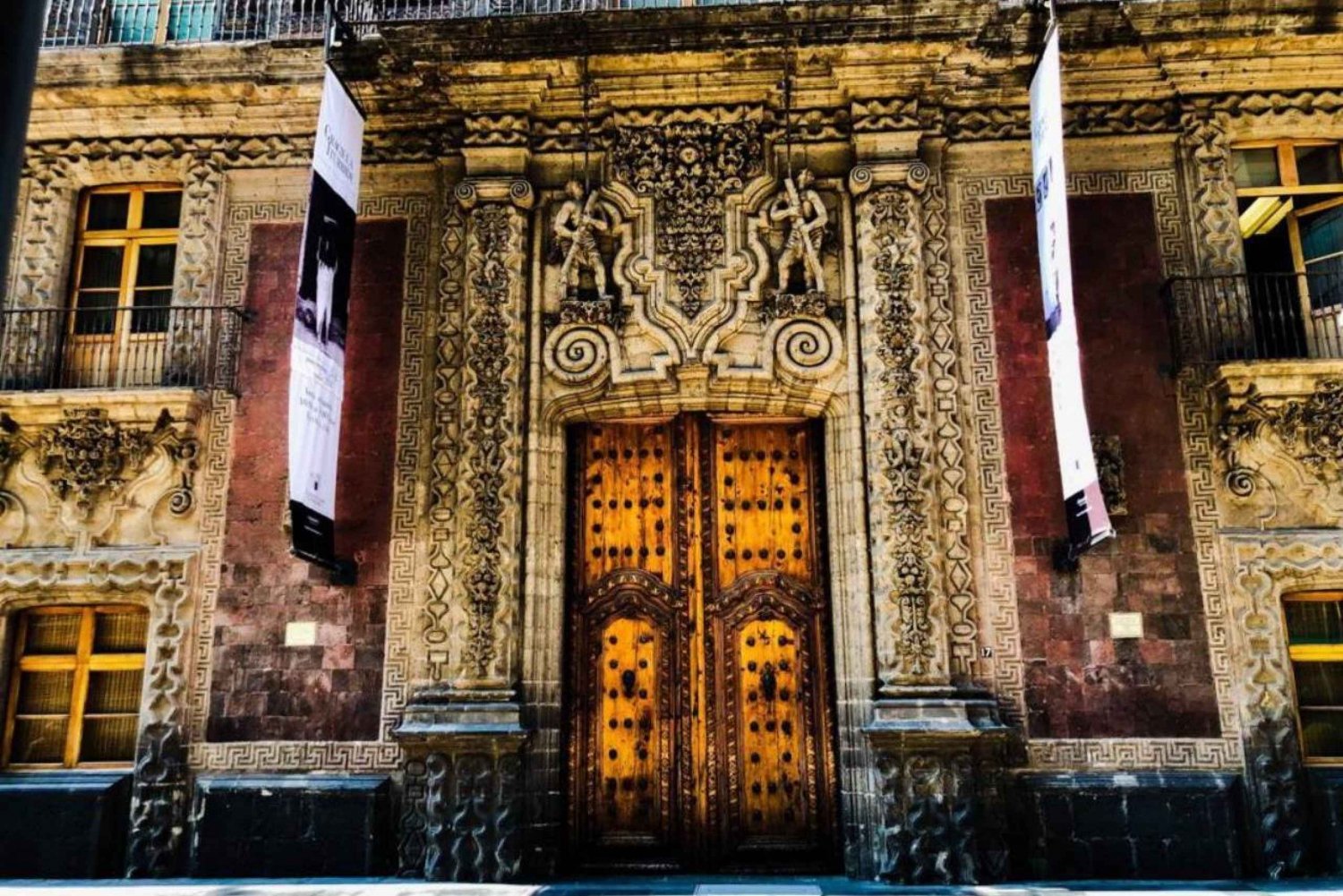 Ciudad de México: desde el amanecer hasta el anochecer. La vida en los palacios coloniales.