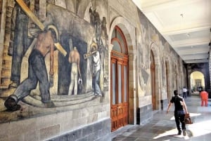 Mexico City: Private Art and Murals Tour with a Local Guide