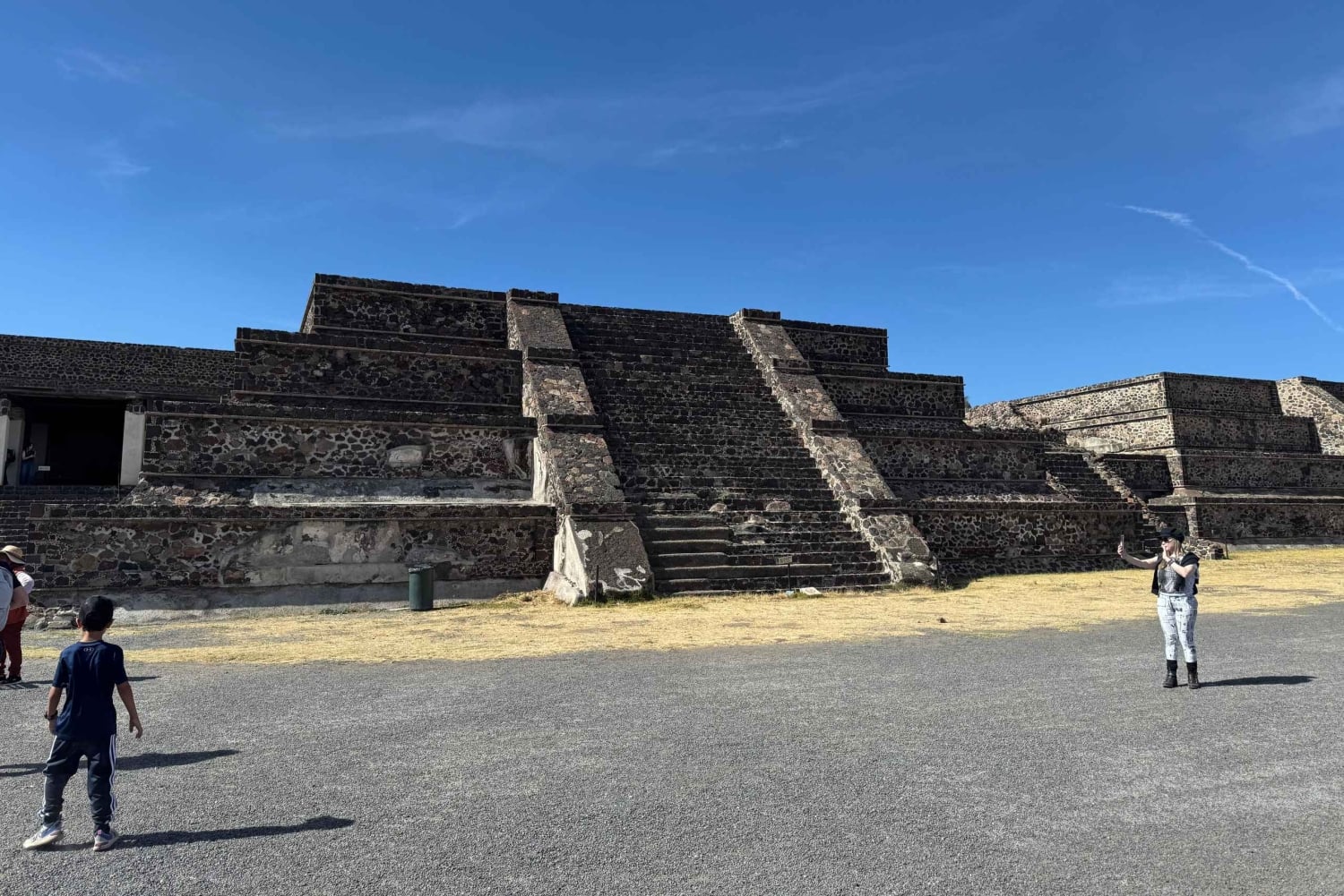 Mexico City: Private Teotihuacan and La gruta Half Day Tour