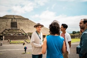 Mexico City: Private Teotihuacan and La gruta Half Day Tour