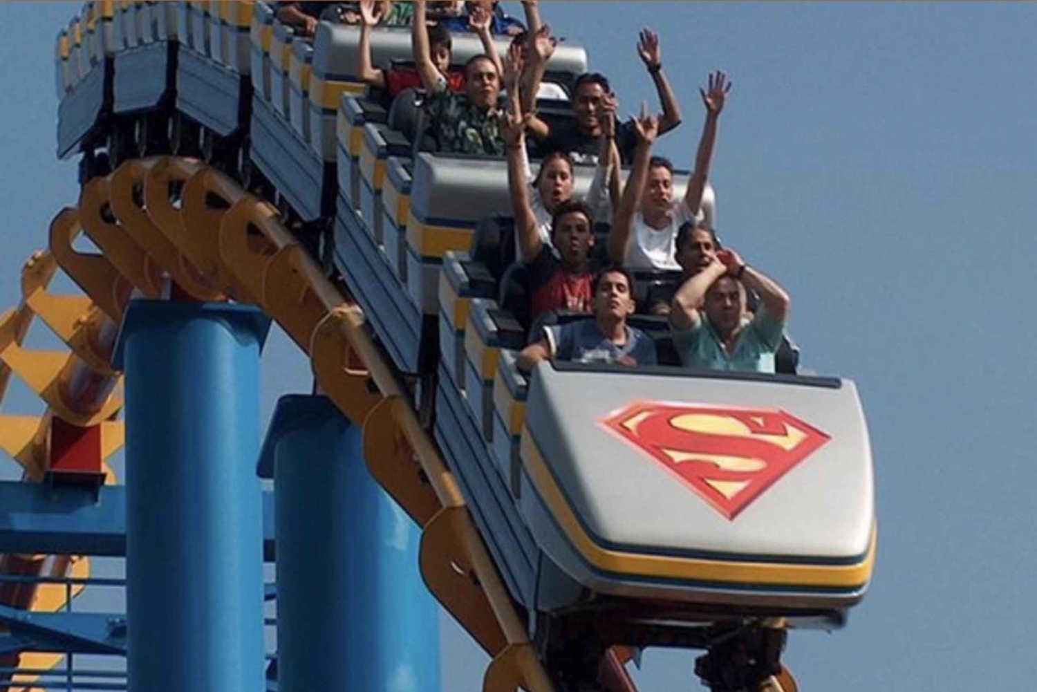 Mexico City: Six Flags Ticket + Hop-on Hop-off City Tour