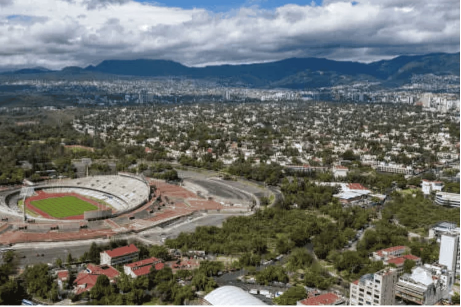 Tour por el estadio de fútbol y comida callejera en Ciudad de México